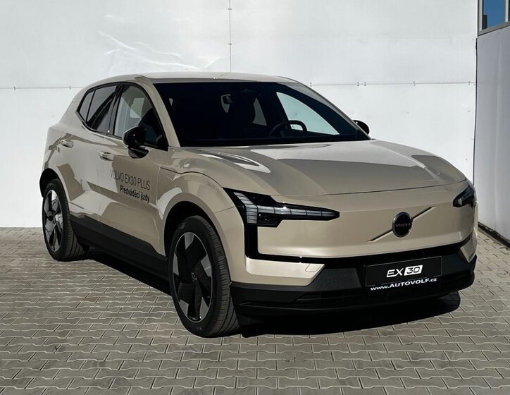 Volvo EX30 SUV / Terénní 69,0 200 kw