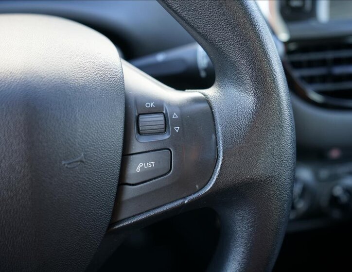 Peugeot 208 Hatchback 1,2 l 60 kw