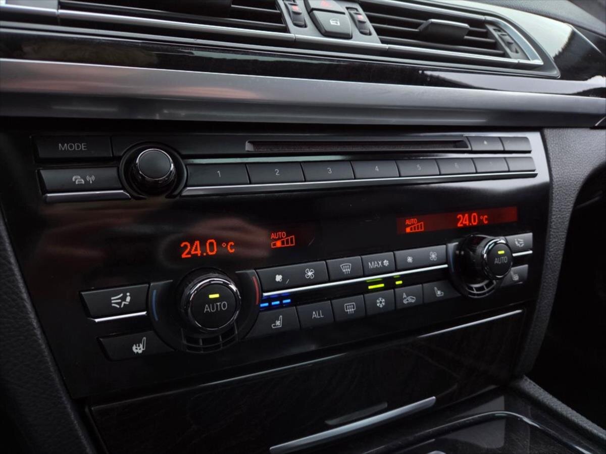 BMW Řada 7 Sedan / Limuzína 4,4 l 300 kw