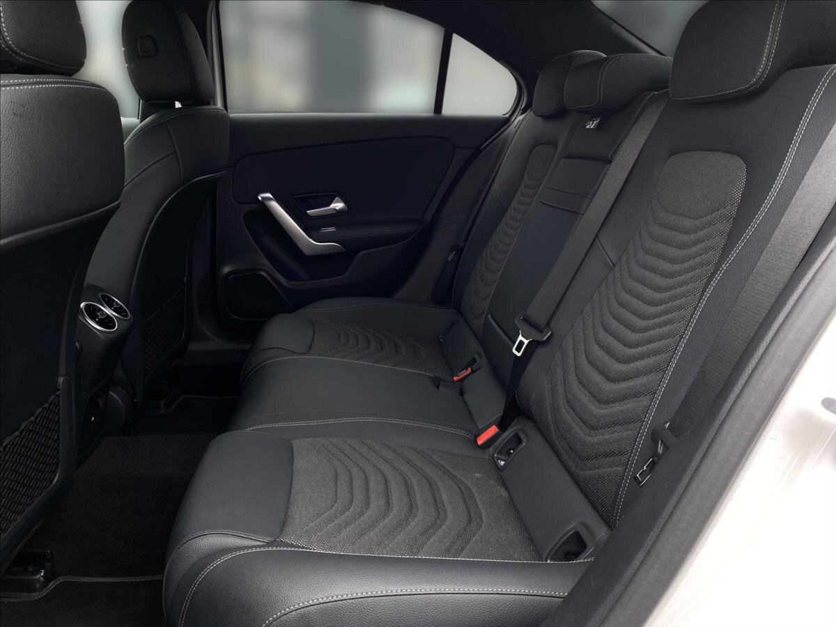 Mercedes-Benz Třídy A Sedan / Limuzína 1,3 l 100 kw