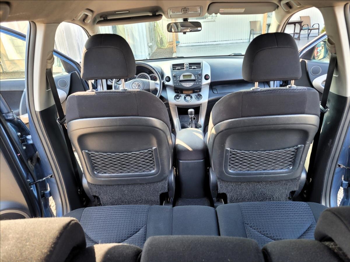 Toyota RAV4 SUV / Terénní 2,2 l 100 kw