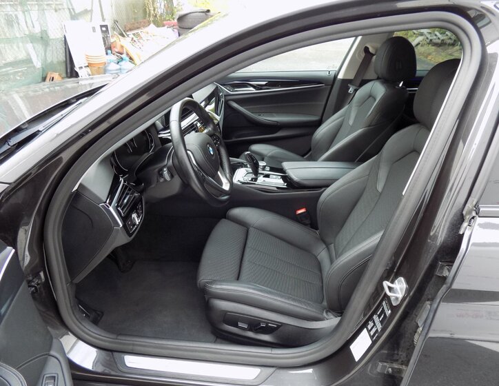 BMW Řada 5 Kombi 3,0 l 195 kw