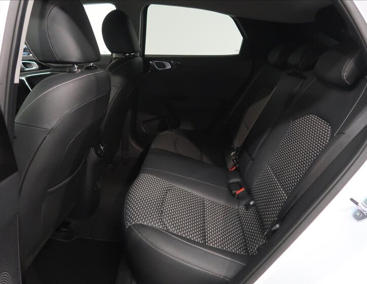 KIA XCeed CUV / Crossover 1,5 l 103 kw