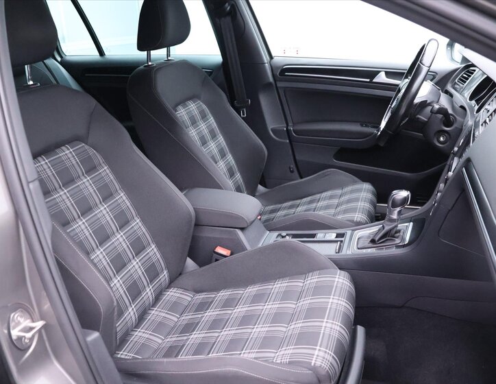 Volkswagen Golf Kombi 2,0 l 135 kw