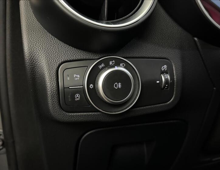 Alfa Romeo Stelvio 8