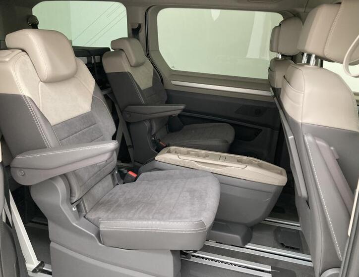 Volkswagen Multivan 12