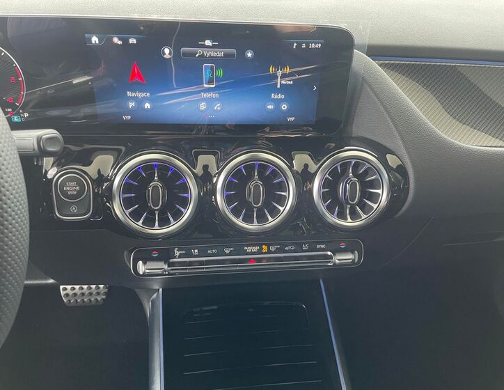 Mercedes-Benz GLA 12