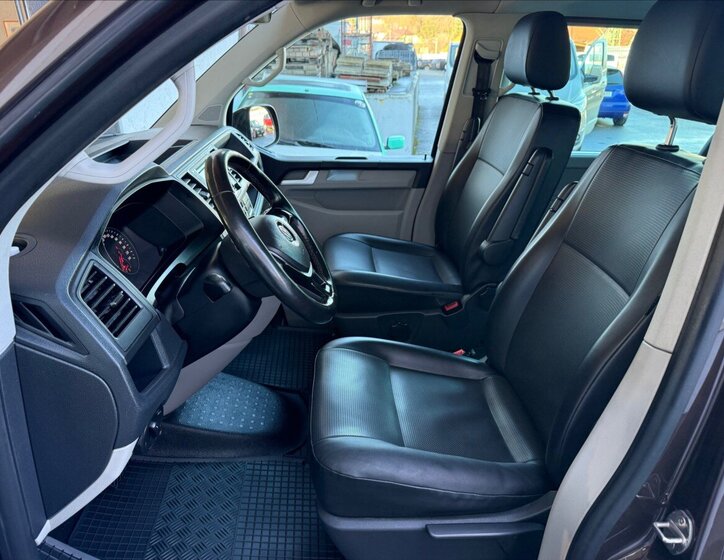 Volkswagen Caravelle 11