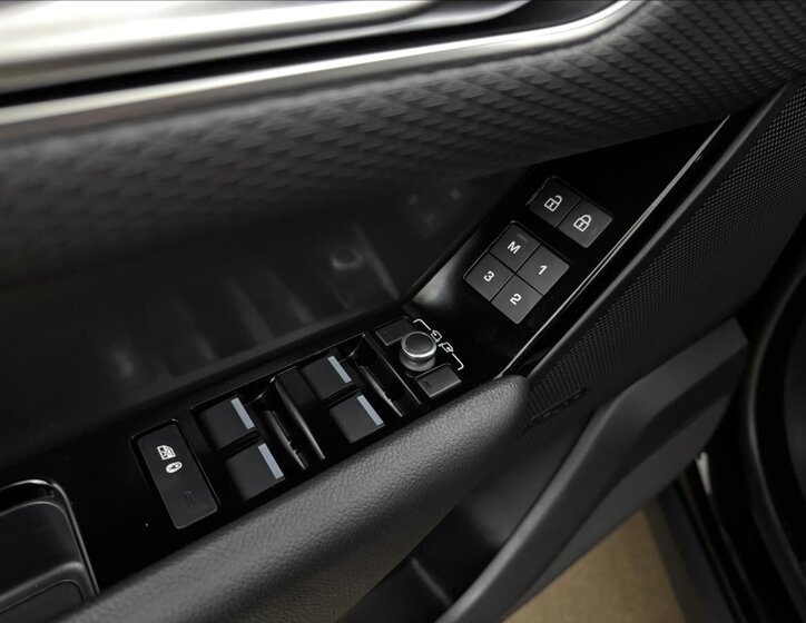 Land Rover Range Rover Velar SUV / Terénní 2,0 l 150 kw