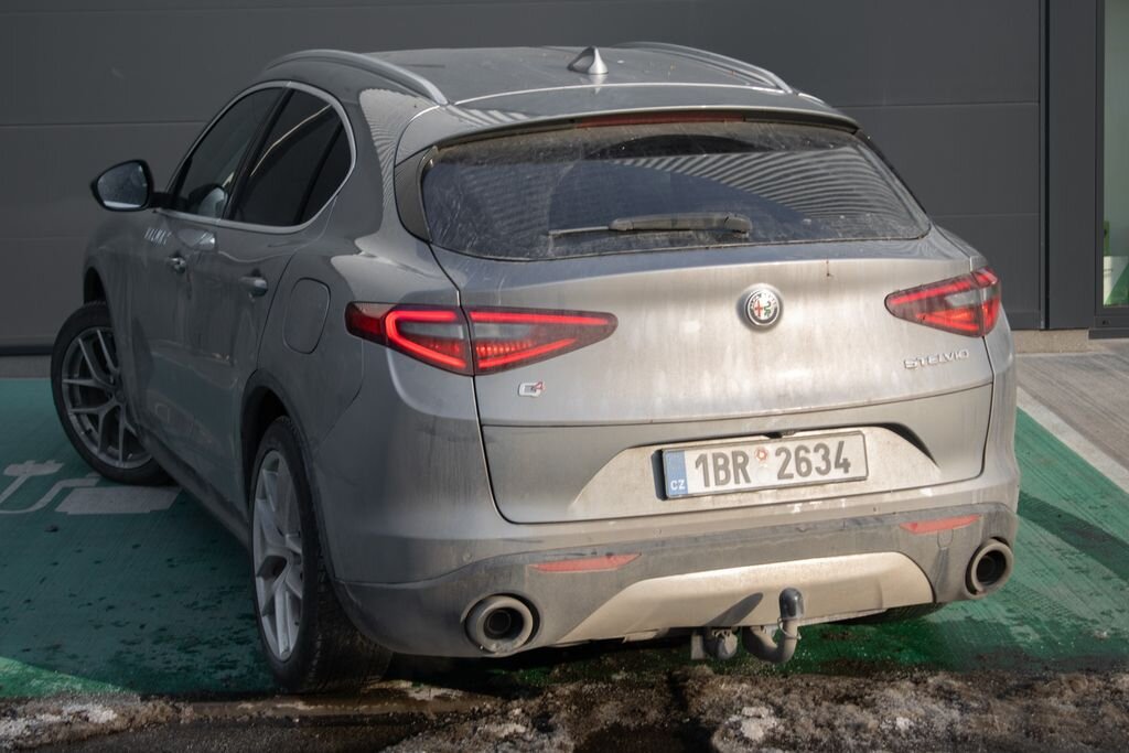 Alfa Romeo Stelvio SUV 2,0 l 206 kw