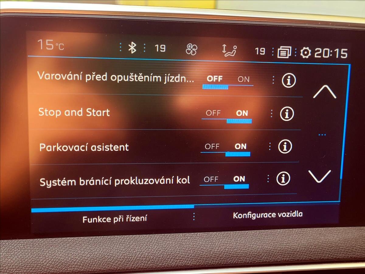 Peugeot 3008 SUV / Terénní 1,5 l 96 kw