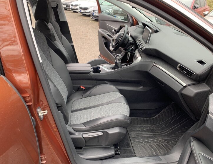 Peugeot 3008 SUV / Terénní 1,2 l 96 kw