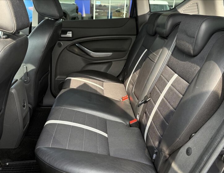 Ford Kuga SUV / Terénní 2,0 l 100 kw