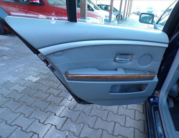 BMW Řada 7 Sedan / Limuzína 3,6 l 200 kw