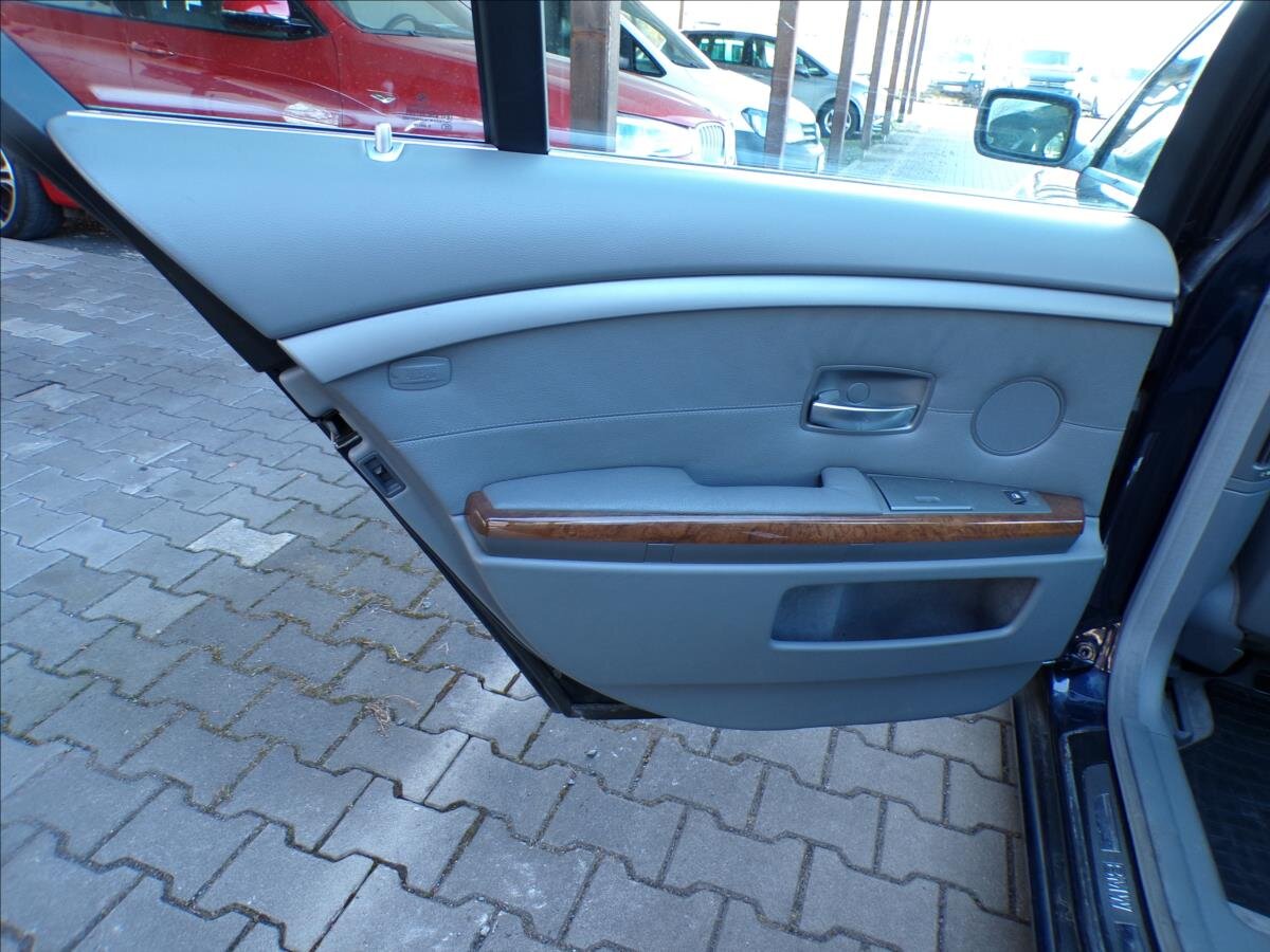 BMW Řada 7 Sedan / Limuzína 3,6 l 200 kw