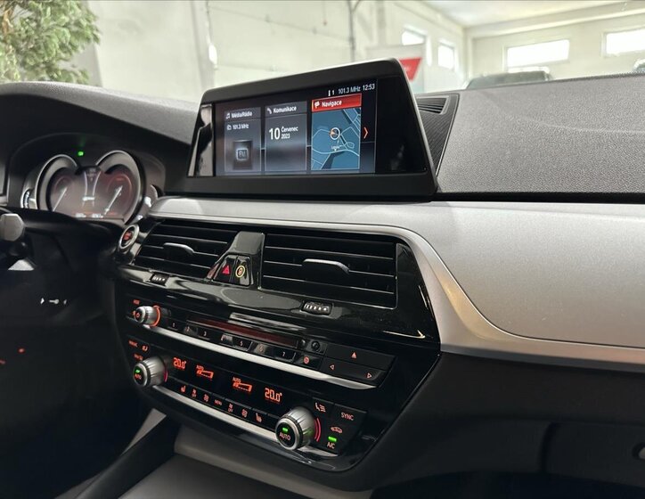 BMW Řada 5 Sedan / Limuzína 2,0 l 135 kw