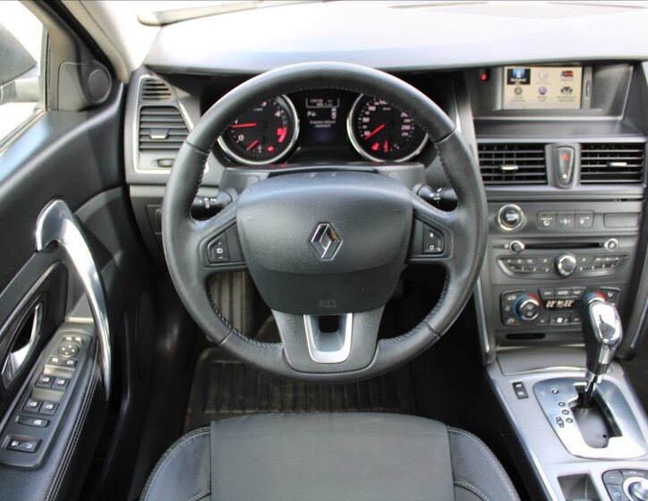 Renault Latitude Sedan / Limuzína 2,0 l 127 kw