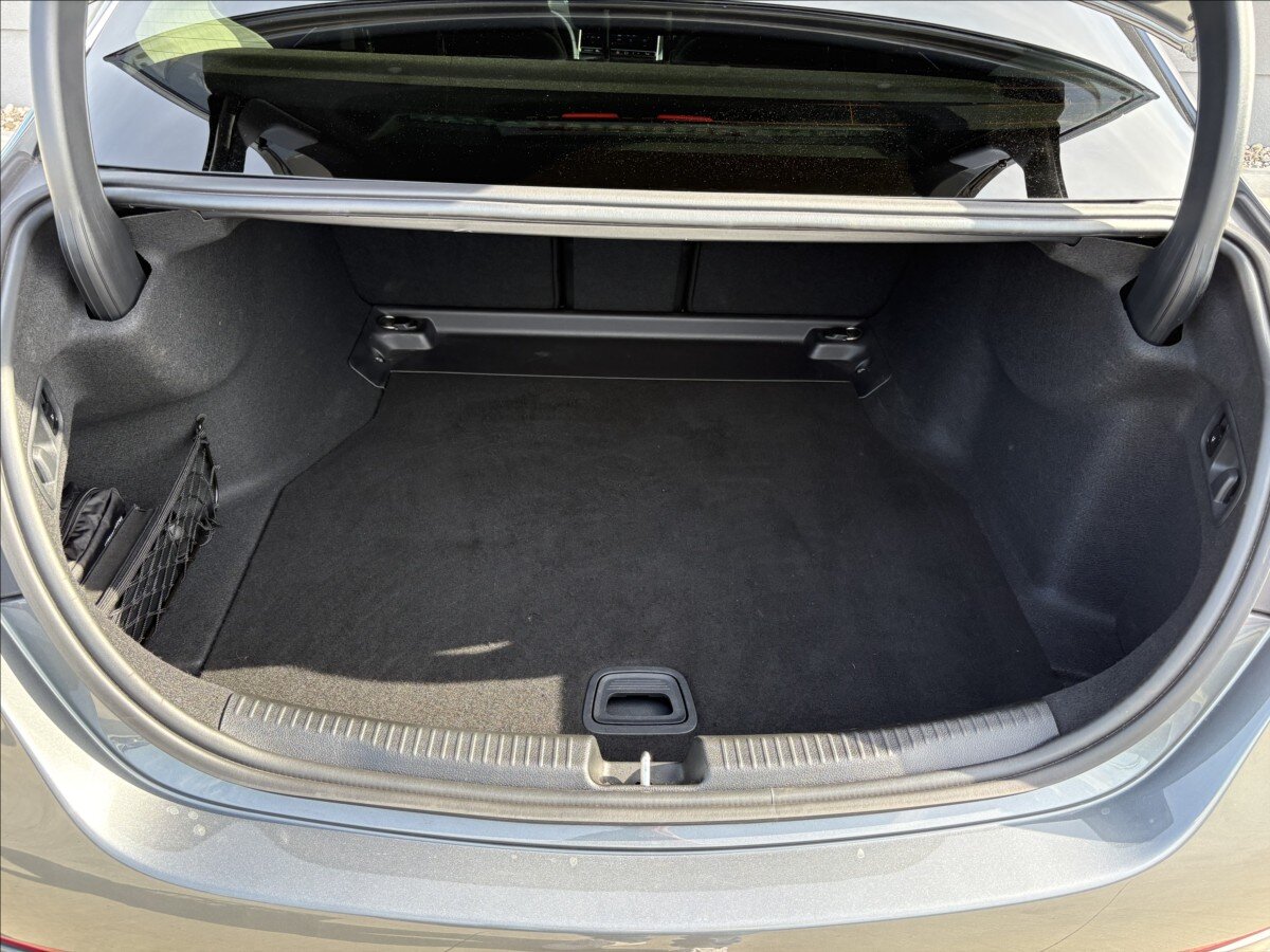 Mercedes-Benz Třídy C Sedan / Limuzína 2,0 l 147 kw