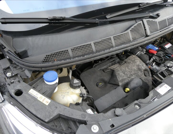 Peugeot Traveller MPV 2,0 l 130 kw