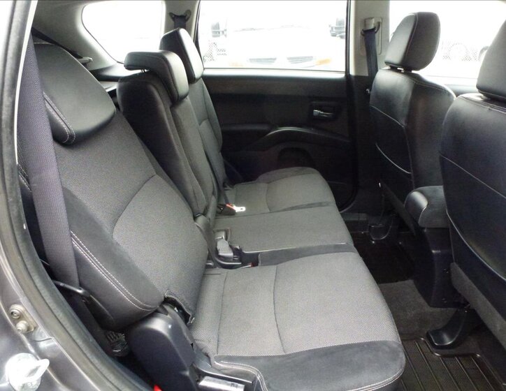 Citroën C-Crosser SUV 2,2 l 115 kw