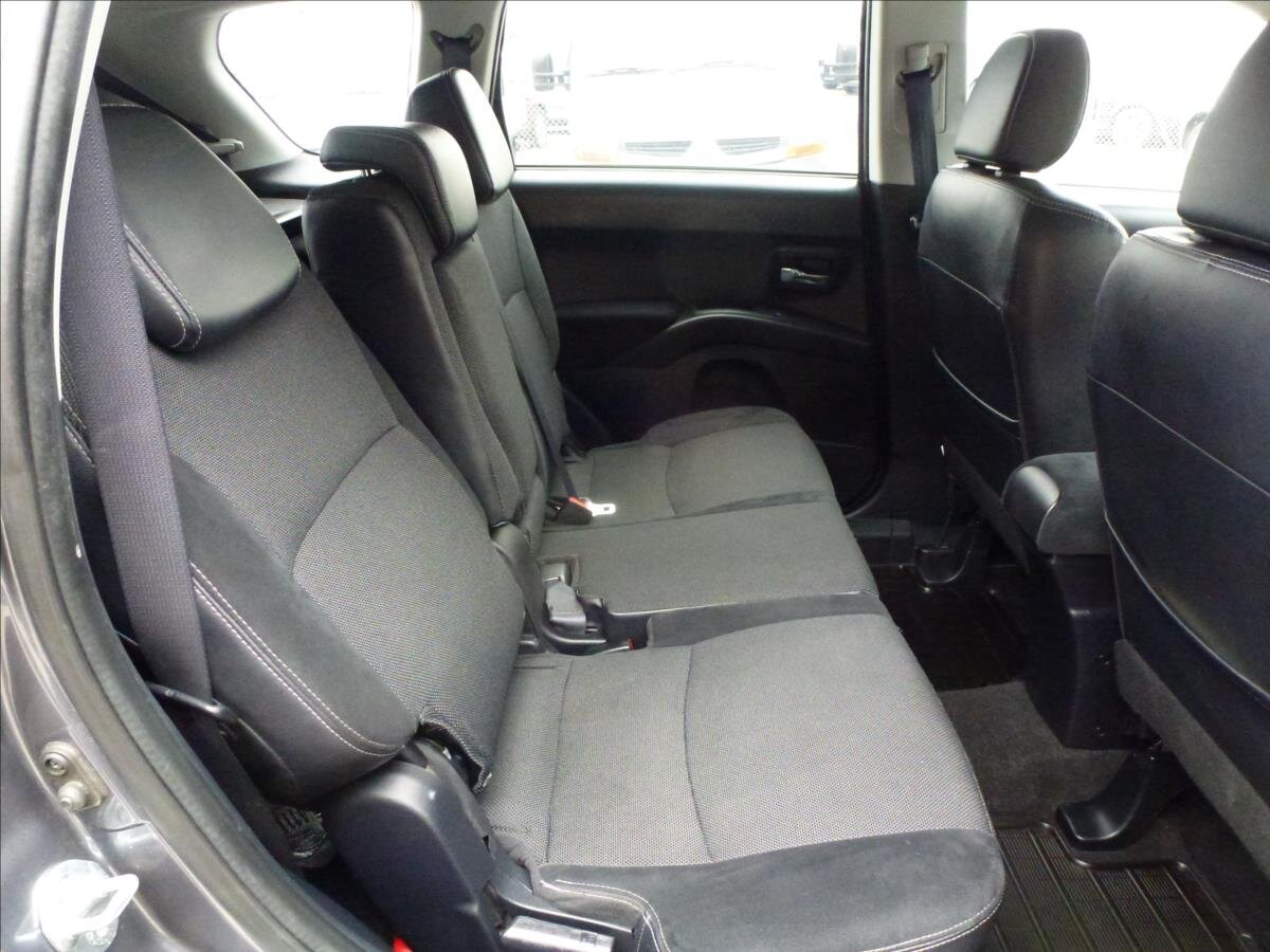 Citroën C-Crosser SUV 2,2 l 115 kw