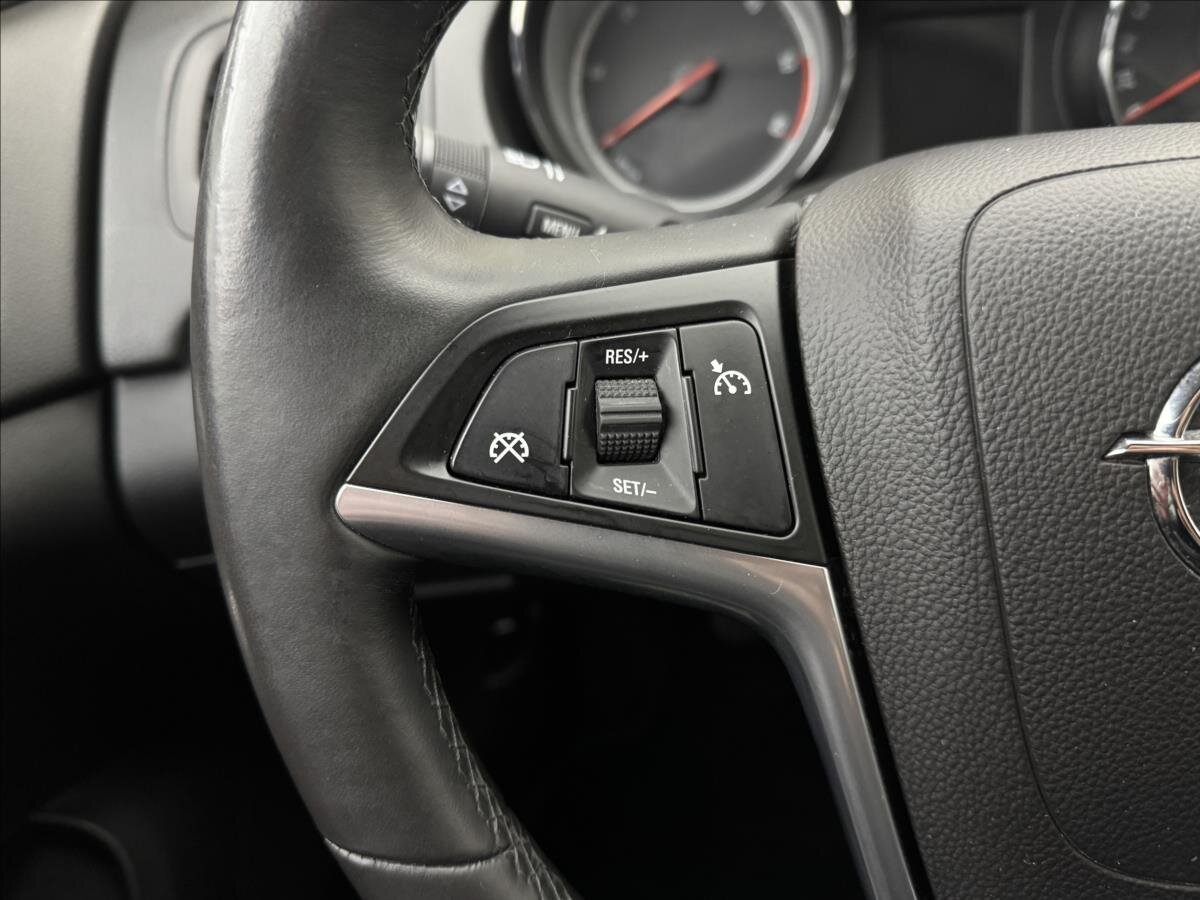 Opel Insignia Sedan / Limuzína 2,0 l 118 kw