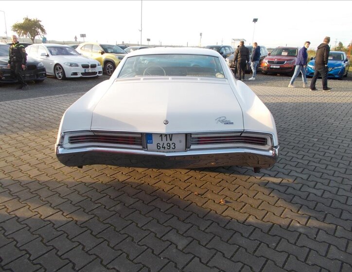 Buick Riviera 9