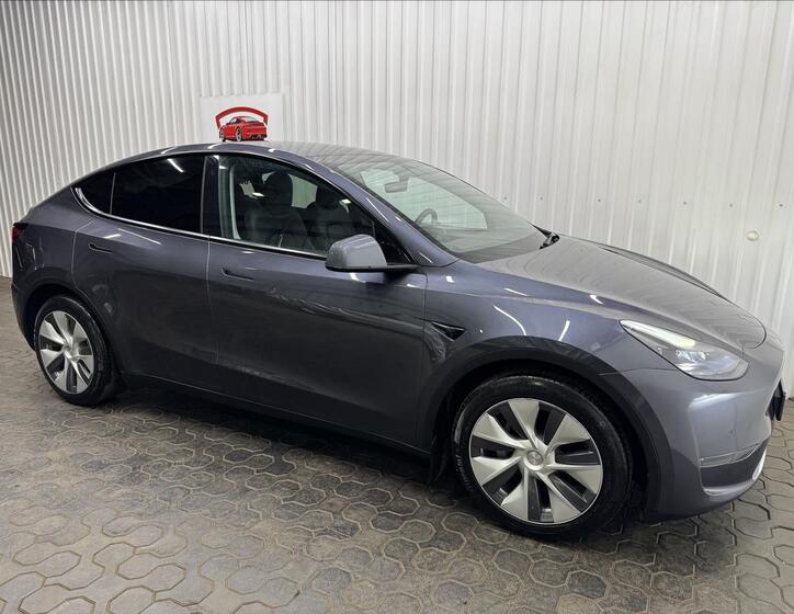 Tesla Model Y 11