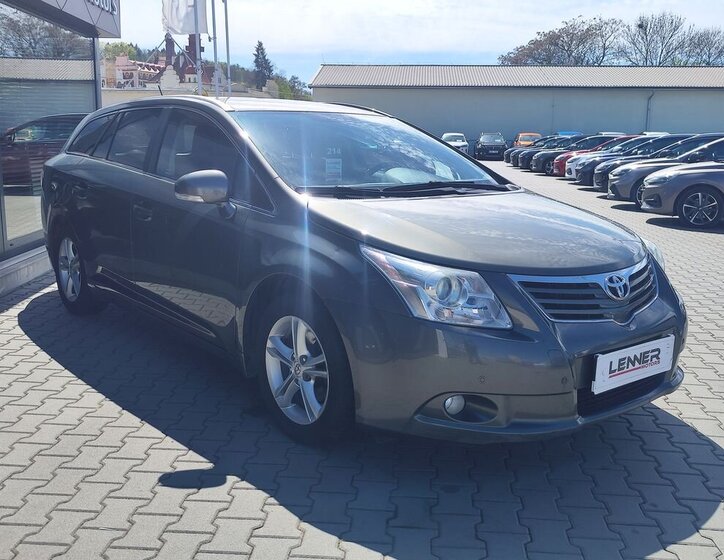 Toyota Avensis Kombi 2,0 l 93 kw