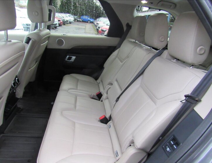 Land Rover Discovery 10