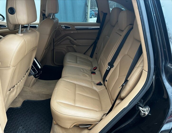 Porsche Cayenne Kombi 4,8 l 294 kw