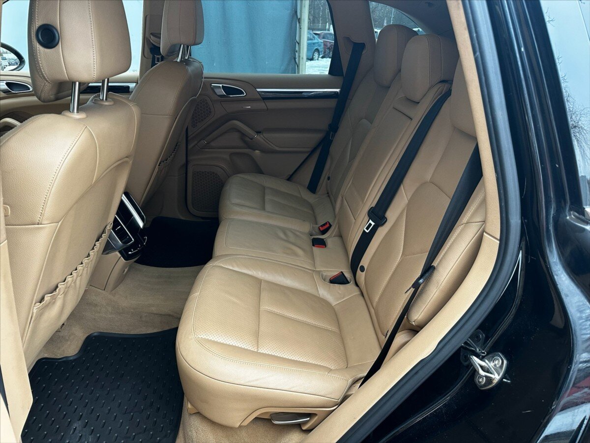 Porsche Cayenne Kombi 4,8 l 294 kw