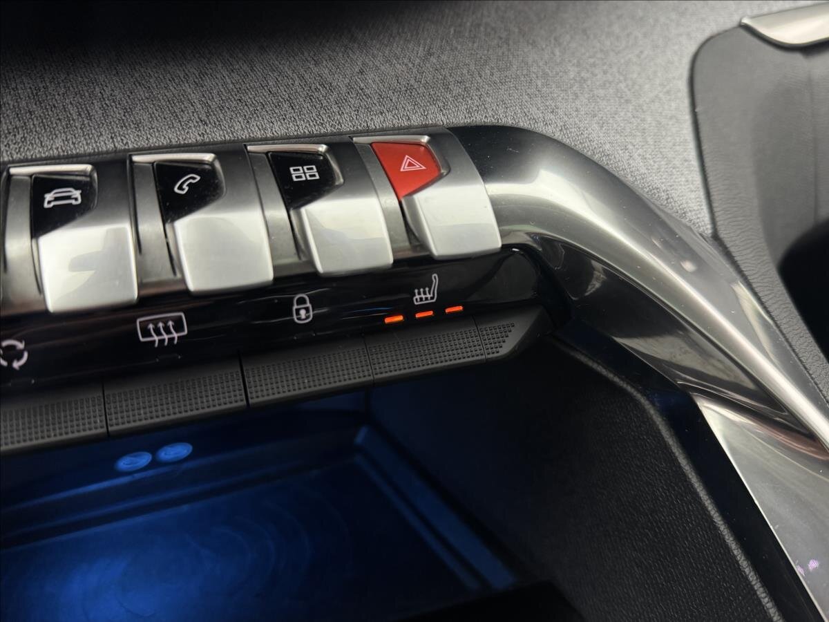 Peugeot 3008 SUV / Terénní 1,2 l 96 kw