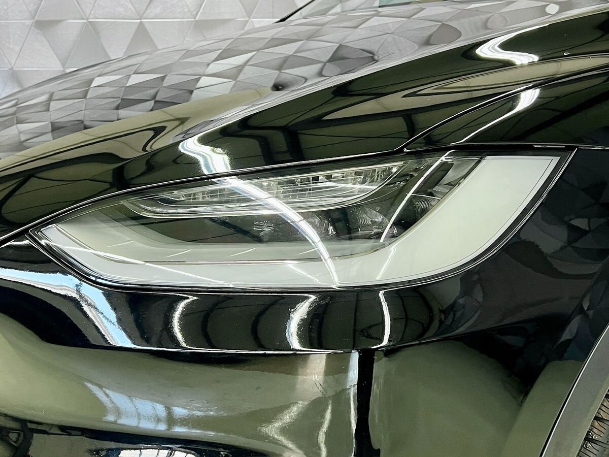 Tesla Model X SUV / Terénní 0,0 493 kw