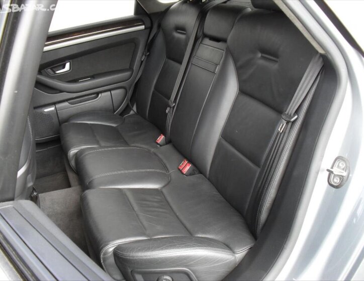 Audi A8 Sedan / Limuzína 4,2 l 257 kw