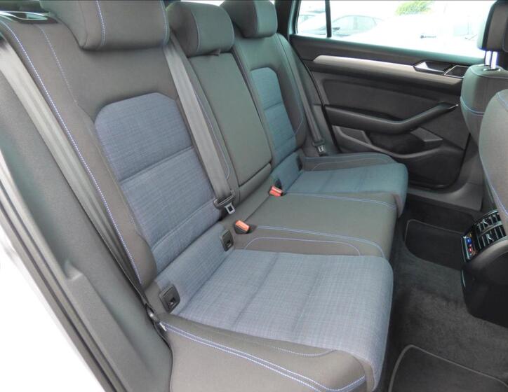 Volkswagen Passat 75