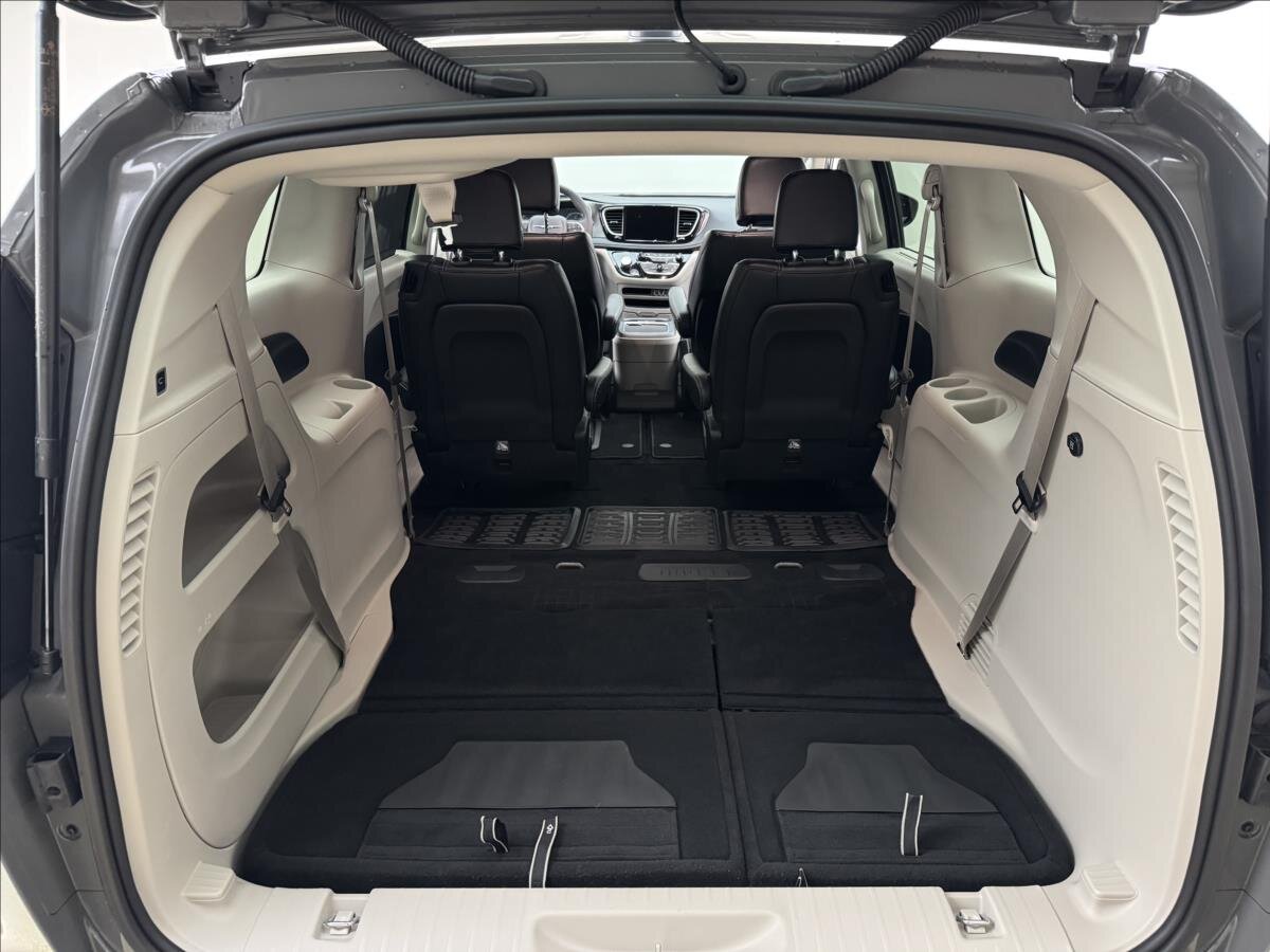 Chrysler Pacifica MPV 3,6 l 214 kw