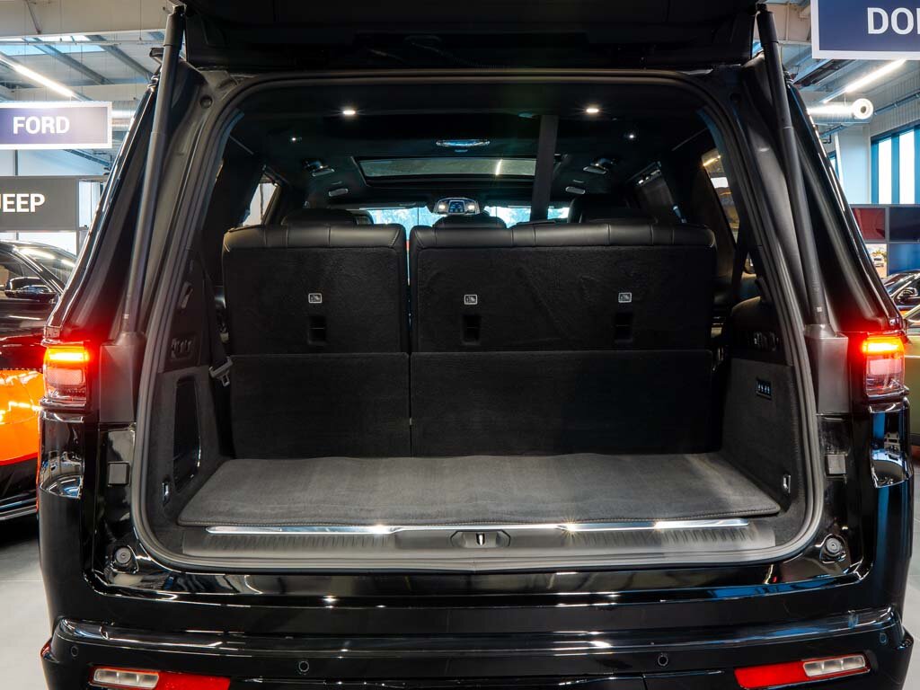 Jeep Grand Wagoneer SUV / Terénní 6,4 l 351 kw