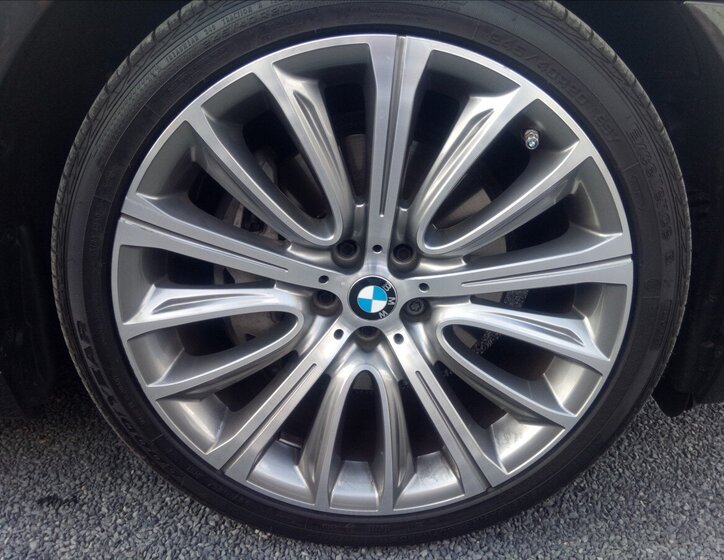 BMW Řada 7 Sedan / Limuzína 3,0 l 235 kw