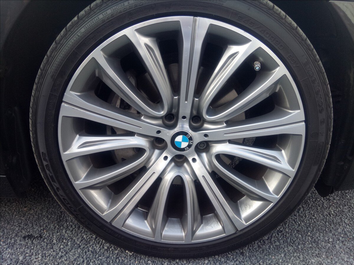 BMW Řada 7 Sedan / Limuzína 3,0 l 235 kw