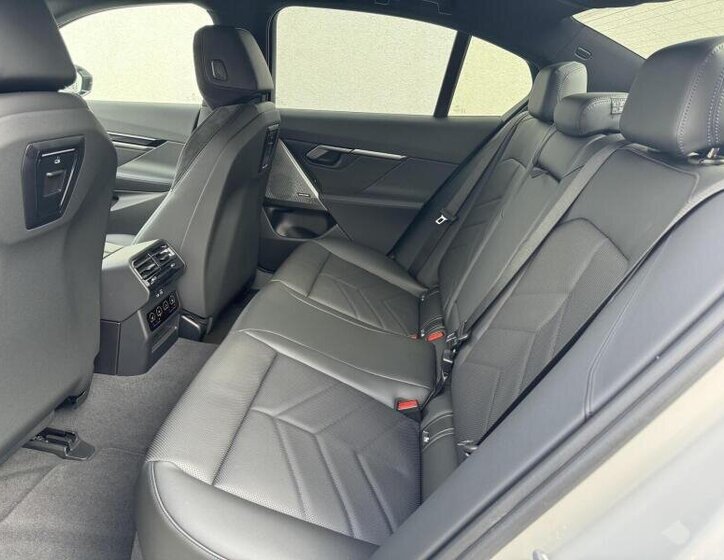 BMW i5 Sedan / Limuzína 1,0 442 kw