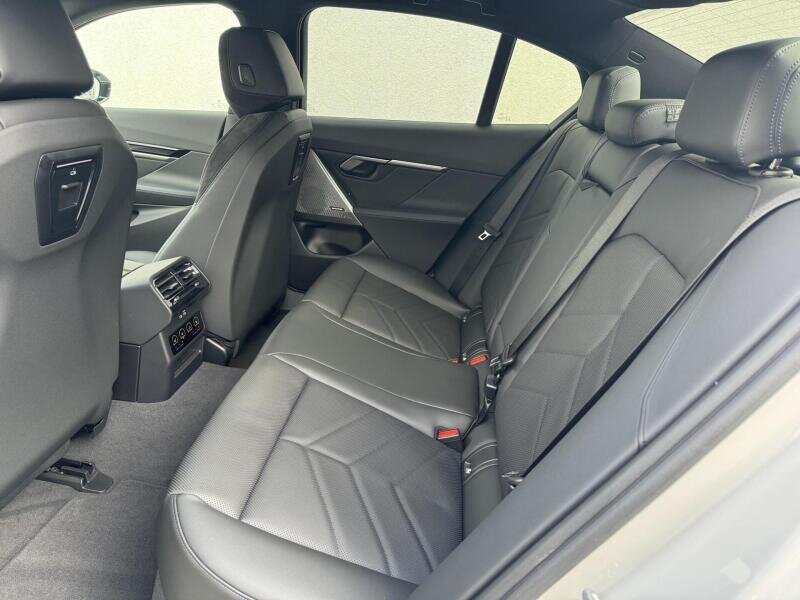 BMW i5 Sedan / Limuzína 1,0 442 kw