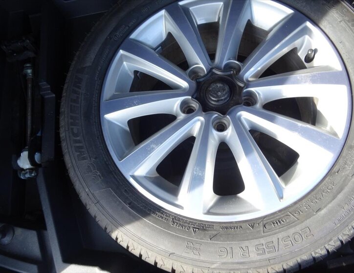 Volkswagen Touran MPV 1,2 l 77 kw