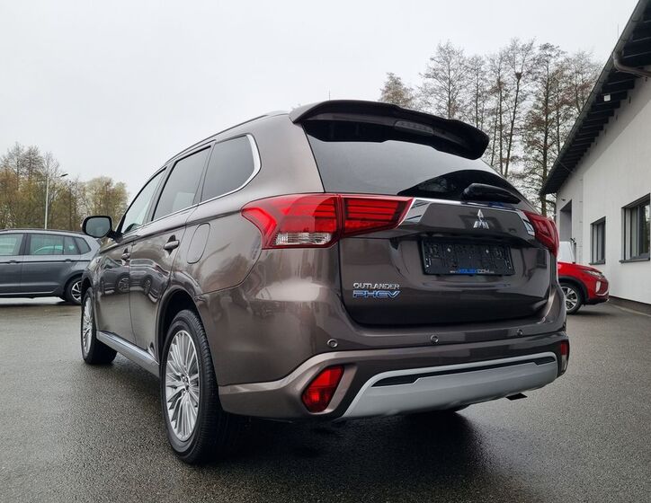 Mitsubishi Outlander 3