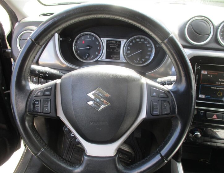 Suzuki Vitara 13