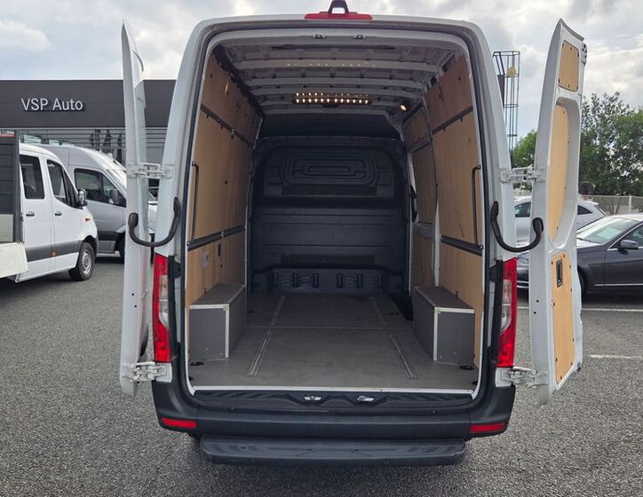 Mercedes-Benz Sprinter 16
