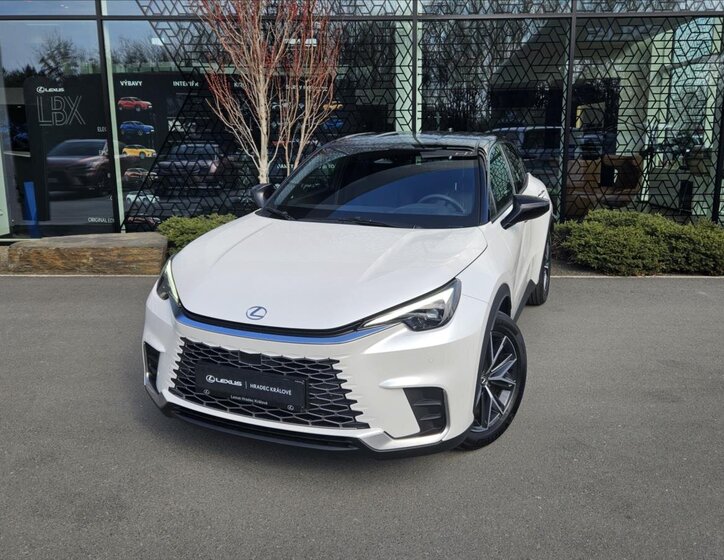 Lexus LBX SUV / Terénní 1,5 l 100 kw