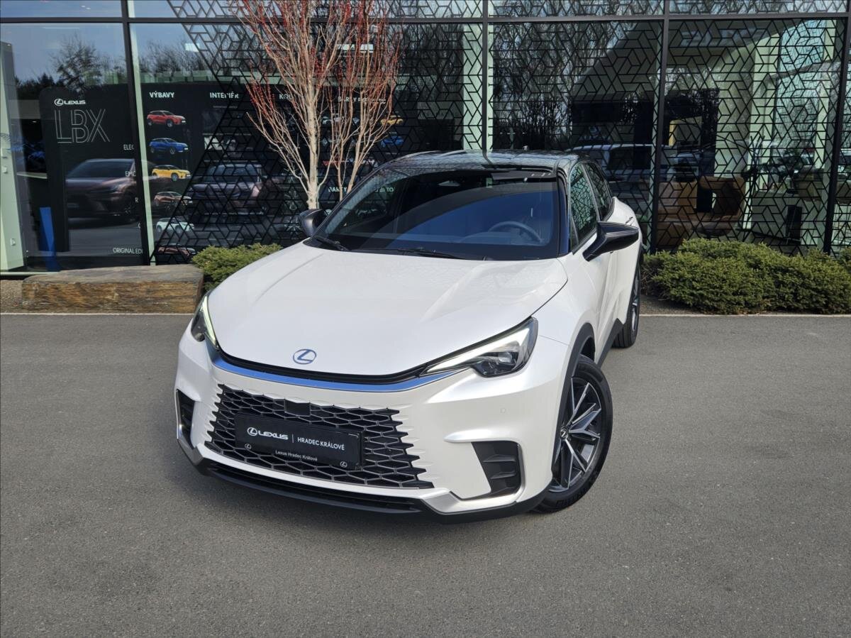 Lexus LBX SUV / Terénní 1,5 l 100 kw