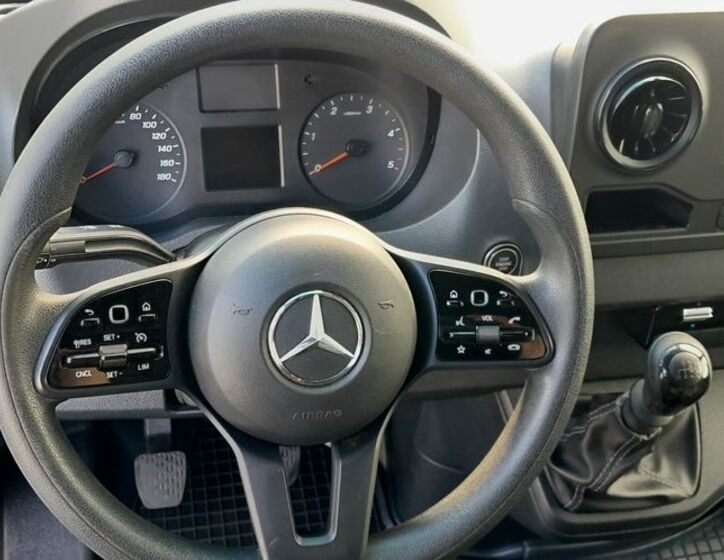 Mercedes-Benz Sprinter 9