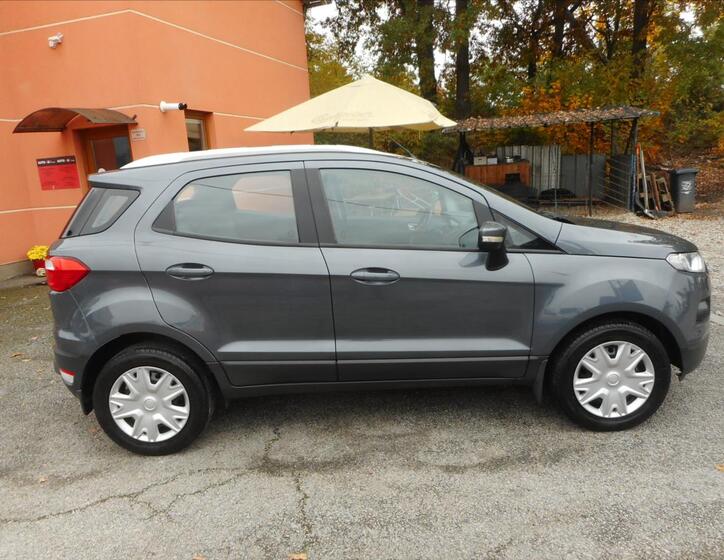 Ford EcoSport 4